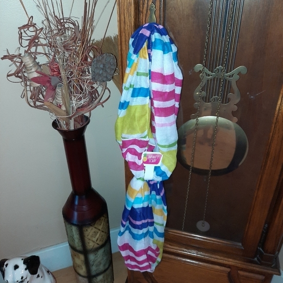 Colorful Infinity scarf - Picture 3 of 4